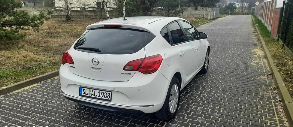 Opel Astra cena 26900 przebieg: 203000, rok produkcji 2015 z Czersk małe 254